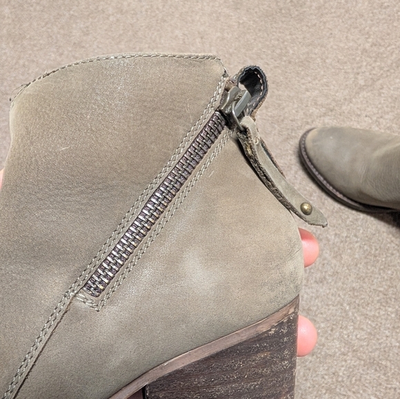 Blondo Waterproof Nivada (6.5) Elegant Taupe Ankle Bootie Leather Upper - Picture 6 of 9